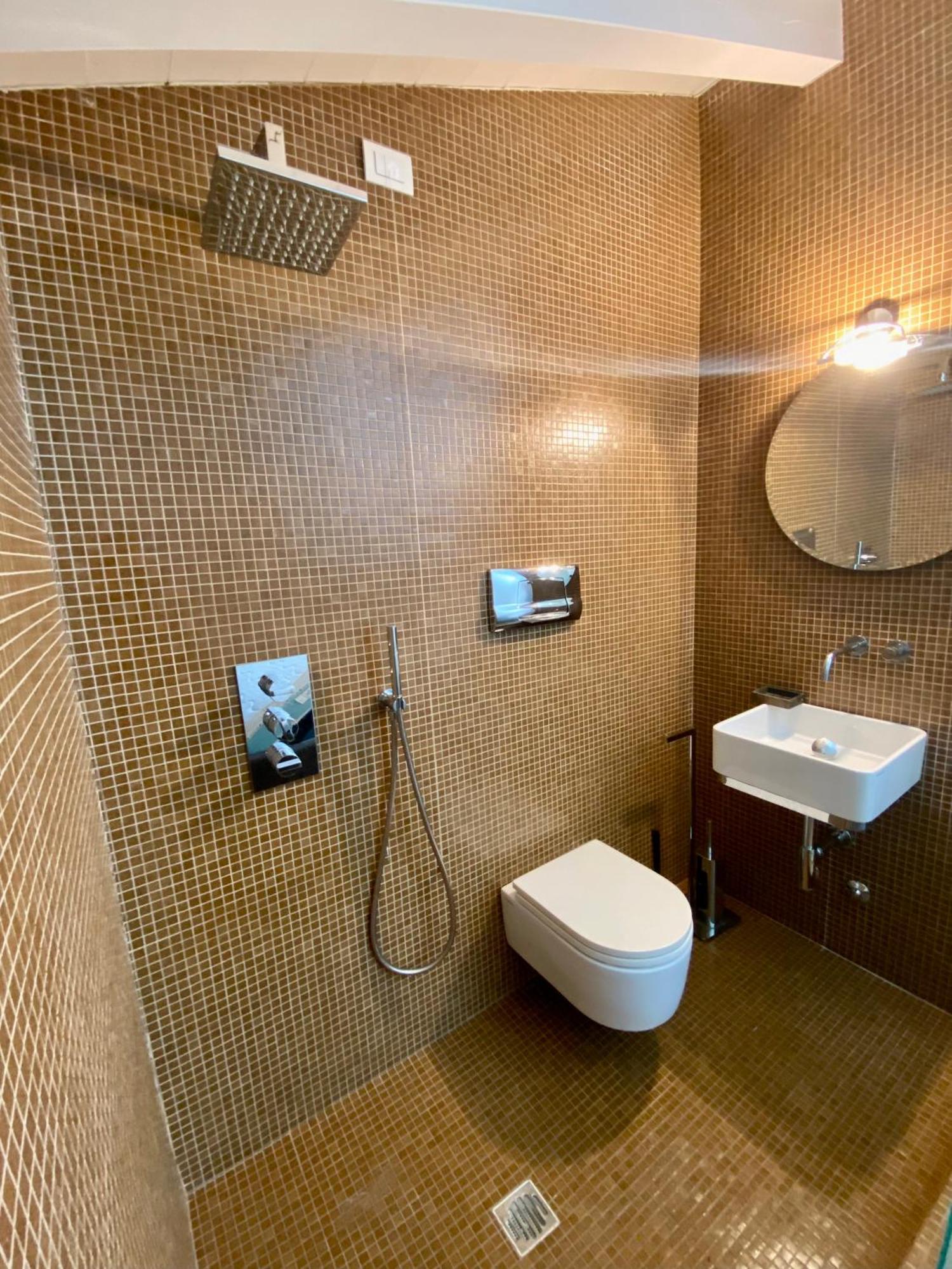 Luxury Industrial Apt Vicino Al Centro Con Garage Брешия Экстерьер фото